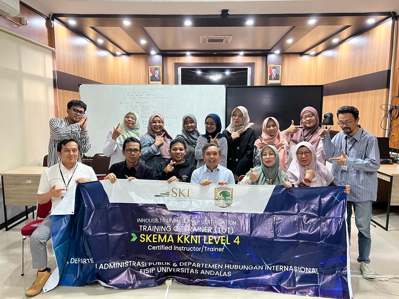 Wujudkan Dosen Profesional dan Berdaya Saing Nasional, HI UNAND dan Administrasi Publik UNAND Berhasil Selesaikan Sertifikasi Kompetensi BNSP 2025 – Skema KKNI Level 4