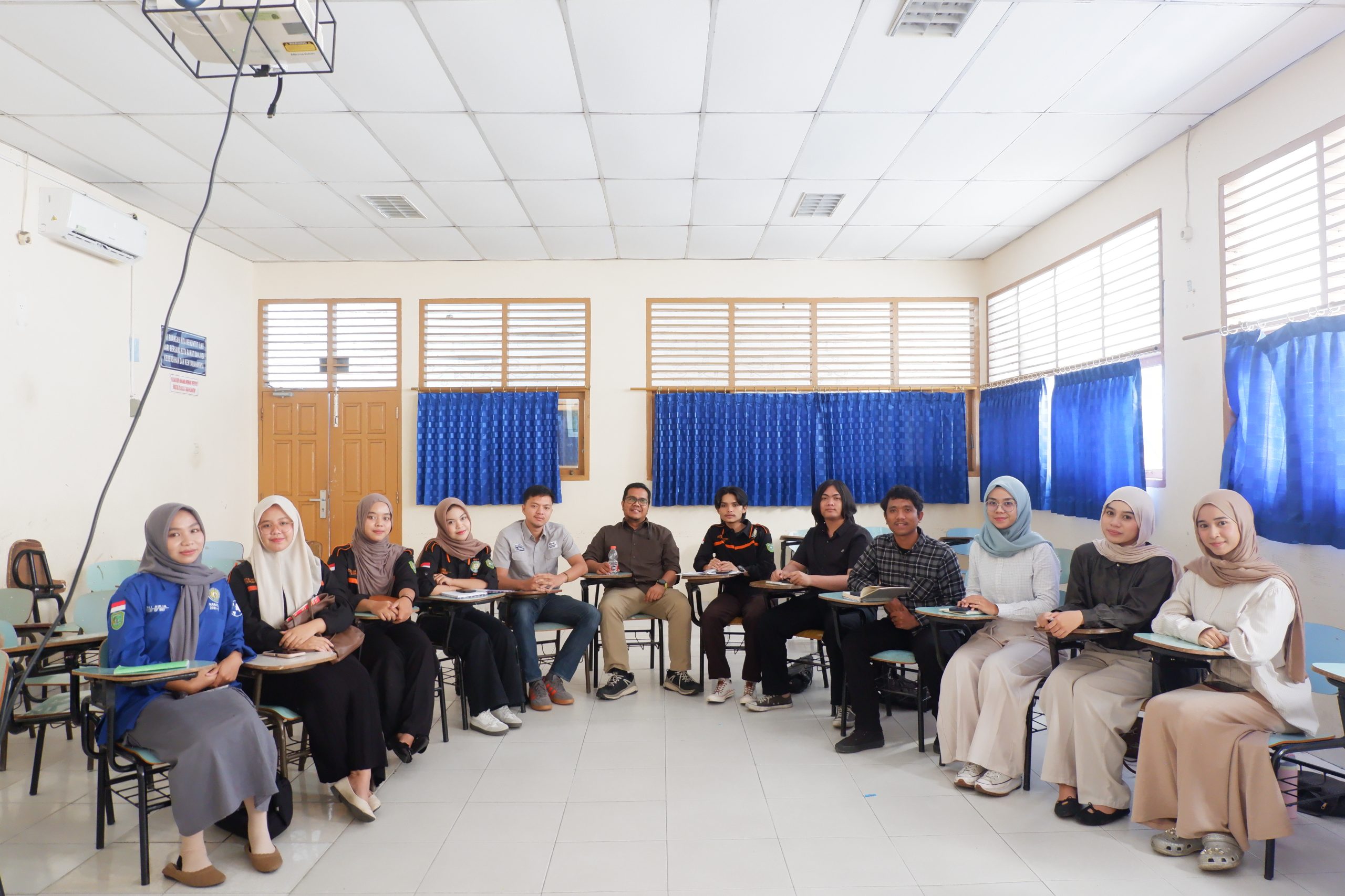 HI FISIP Universitas Andalas Perkuat Kolaborasi Akademik melalui Visiting Lecturer di Universitas Islam Riau